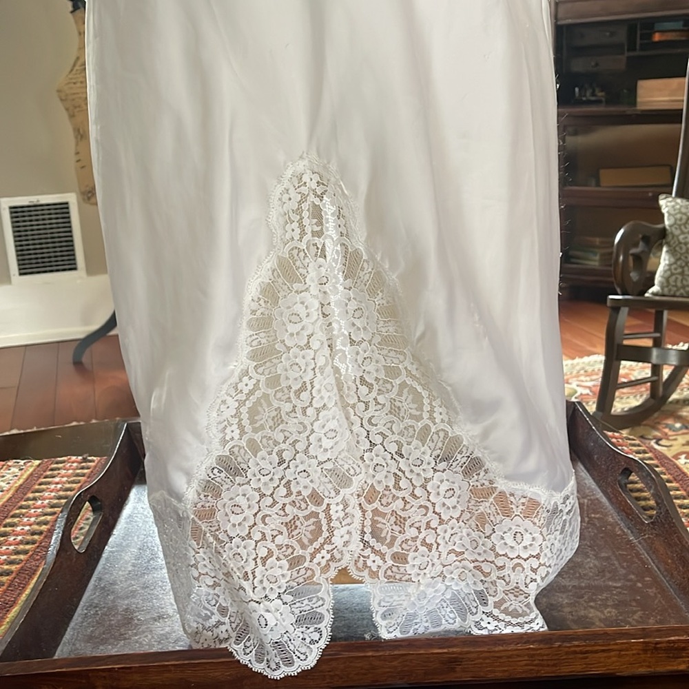 OLGA Half Slip Sz LG Vintage